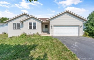 201 Briar Cliff St SW, Poplar Grove, IL 61065