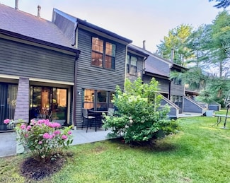 7 New Bedford Rd, West Milford, NJ 07480