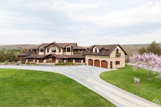 165 Drake Rd, Pleasant Valley, NY 12569