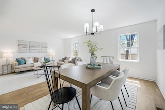 2111 N Lincoln St, Arlington, VA 22207