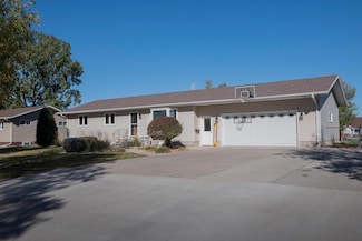 706 3rd Ave NE, Hillsboro, ND 58045