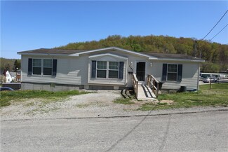 1127 Highland Dr, California, PA 15419