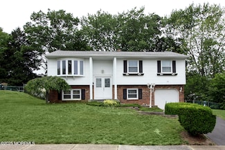 18 Kingsport Dr, Howell, NJ 07731