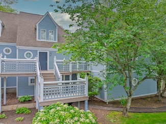 923 Old Pond Ln, Norwich, CT 06360