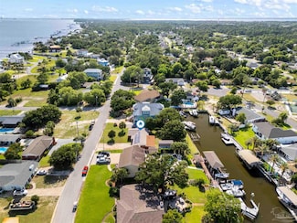 3332 Laurel Dr, Gulf Breeze, FL 32563