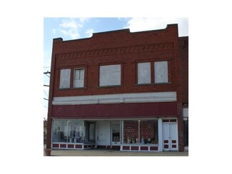 511 S Oak St, Garnett, KS 66032