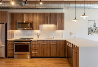 165 Thorndike St Unit 401, Lowell, MA 01852