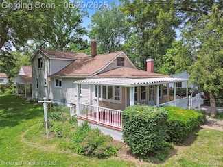 1145 Gilman St, Garden City, MI 48135