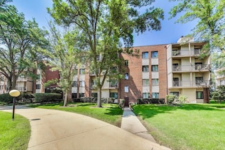 3050 Pheasant Creek Dr Unit 301, Northbrook, IL 60062
