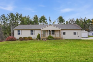 29 Kelliher St, Glenburn, ME 04401