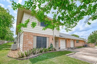 17103 Blackhawk Blvd, Friendswood, TX 77546