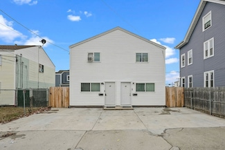 13 Harriet St, Providence, RI 02905