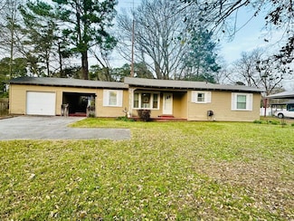 208 Watlington St, Center, TX 75935