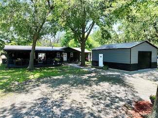 330 Kiamichi Rd, Eufaula, OK 74432