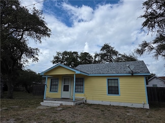 112 E Linden St, Rockport, TX 78382