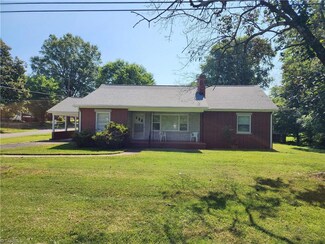 571 Lovers Ln, Mount Airy, NC 27030
