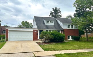 18453 Clyde Rd, Homewood, IL 60430
