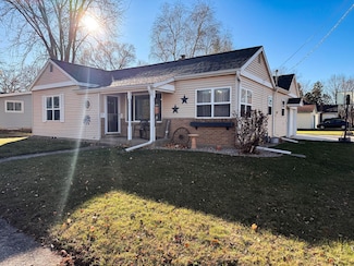 402 Eldred St, Mazomanie, WI 53560