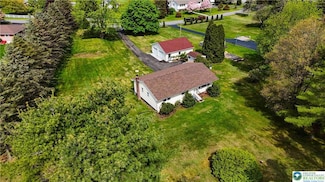 990 E James St, Lehighton, PA 18235