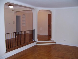 260 Ocean Pkwy Unit 2D, Brooklyn, NY 11218