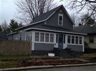 118 S Division St, Flora, IN 46929