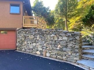 319 Hell Hollow Rd, Voluntown, CT 06384