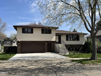 2037 Nagel Dr, Bismarck, ND 58501