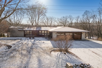 10 Acorn Dr, Hawthorn Woods, IL 60047