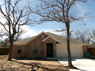 205 Shady Oaks Dr, Runaway Bay, TX 76426
