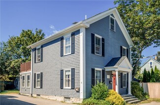 6 Gladding Ct, Newport, RI 02840