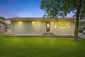 22 Arrowhead Dr, Thornton, IL 60476