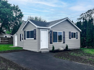 1492 Webber Ave, Burton, MI 48529