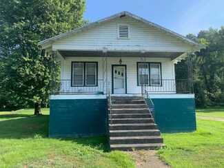96 Broadway St, Salyersville, KY 41465