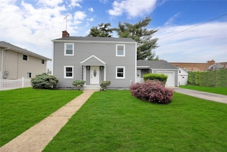 95 Marvin Ave, Hempstead, NY 11550