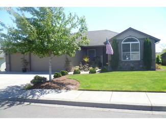 960 E 18th St, La Center, WA 98629