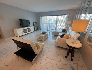 2600 N Flagler Dr Unit 301, West Palm Beach, FL 33407