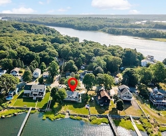 22 Riverside Dr, Berkley, MA 02779