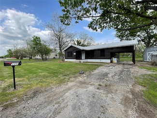 106 N 4th St, Celeste, TX 75423