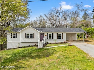 626 Skyline View Ln, Harriman, TN 37748