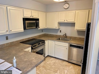 3803 Ski Lodge Dr Unit 303, Burtonsville, MD 20866