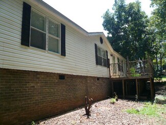 3216 Old Hills Bridge Rd, Enoree, SC 29335