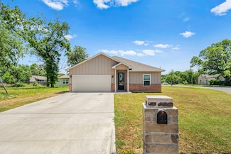 402 Robbins St, Cleburne, TX 76031