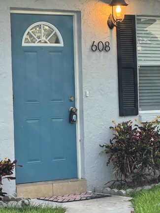 608 SW 8th Ct, Delray Beach, FL 33444