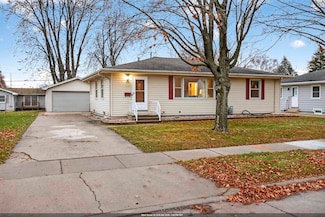 154 N Lark St, Oshkosh, WI 54902