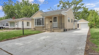 322 S Manitou Ave, Clawson, MI 48017