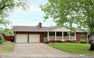 2235 Edgehill Rd, Salina, KS 67401