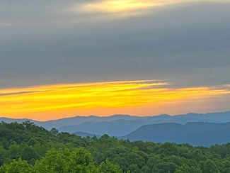1147 Deerfield Dr, Hot Springs, NC 28743