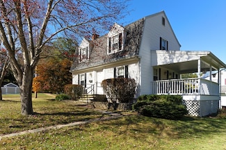 38 Meadowbrook Rd, Southbridge, MA 01550
