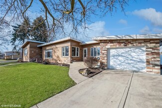 9157 S Avers Ave, Evergreen Park, IL 60805