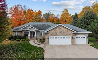 592 Cornrow Ln, Combined Locks, WI 54113